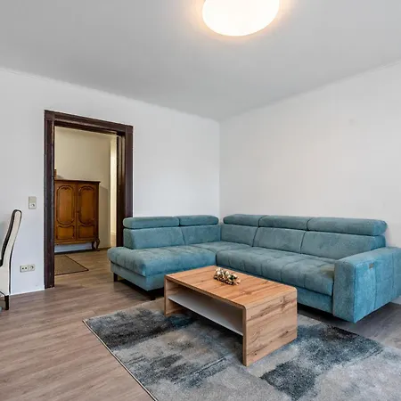 דירה Am Theaterplatz גרה