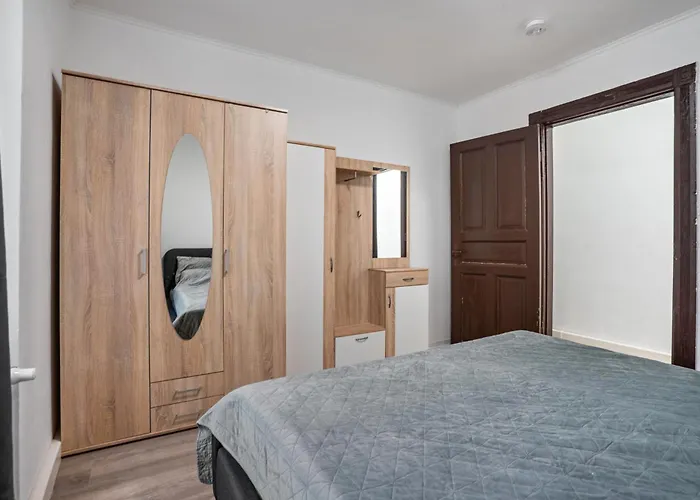 Am Theaterplatz Apartment *